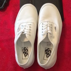 Brand new women’s size 8 white vans